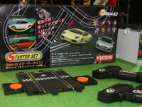 幕張メッセで開催された第52回全日本模型ホビーショーにて注目を集めたスロットカー「D slot 43」スターターセット。買ったその日に自宅でレースができる。12月発売予定で予価は1万2600円