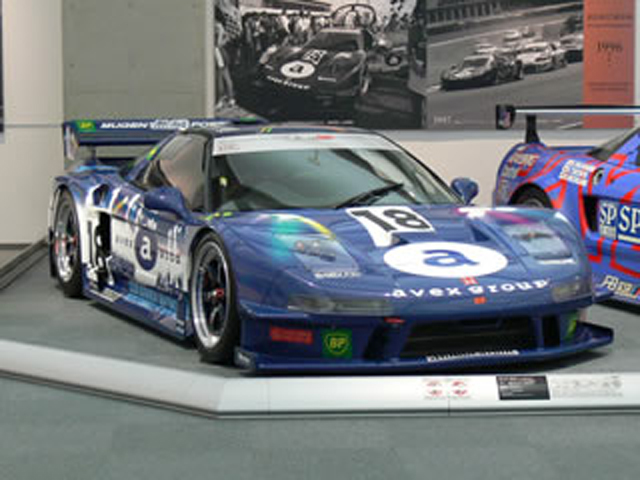 1997年に全日本GT選手権に参戦した「avex童夢無限NSX」は第6戦（菅生）で5位入賞。ドライバーは黒澤琢弥選手／山本勝巳選手