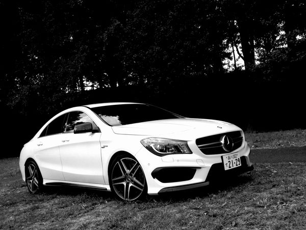 ▲わずか2Lの排気量から360psもの最高出力を絞りだすM・ベンツ CLA45 AMG 4MATIC。いわゆるダウンサイジングコンセプトの最新進化形だ